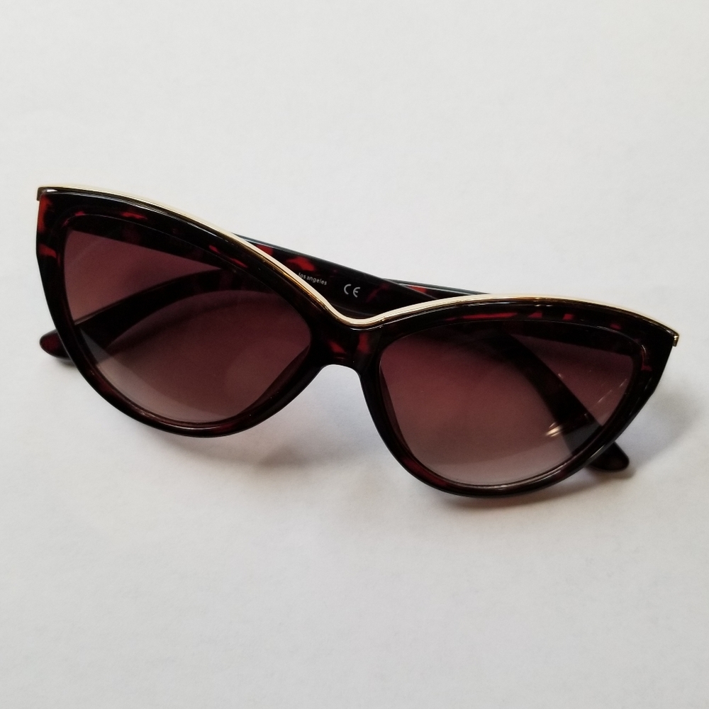 ❗Laundry Brown Cat Eye Sunglasses with Gold Top Trim❗
